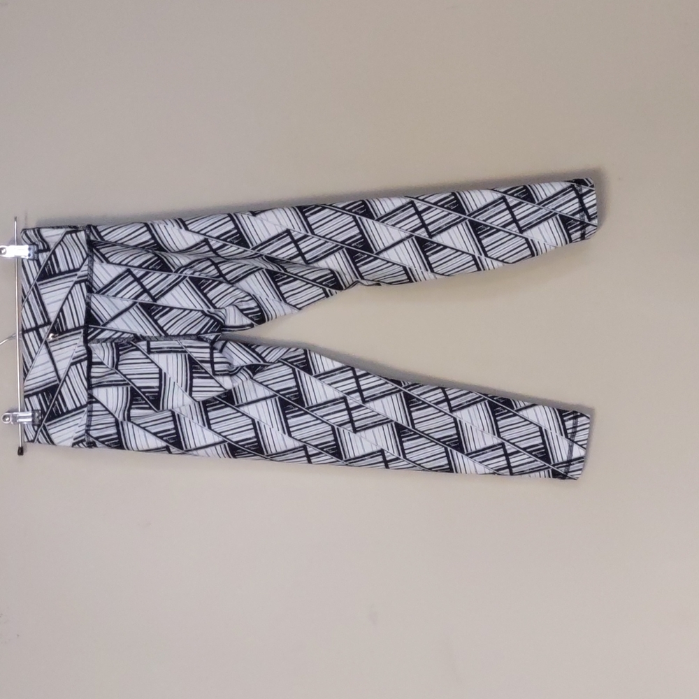 Style Reform Black White Crop Leggings Medium - Picture 6 of 7